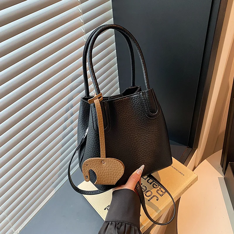 

Маленькая женская сумка через плечо премиум-класса в иностранном стиле, новинка 2023 года, модная универсальная сумка-мессенджер, модная портативная сумка-ведро