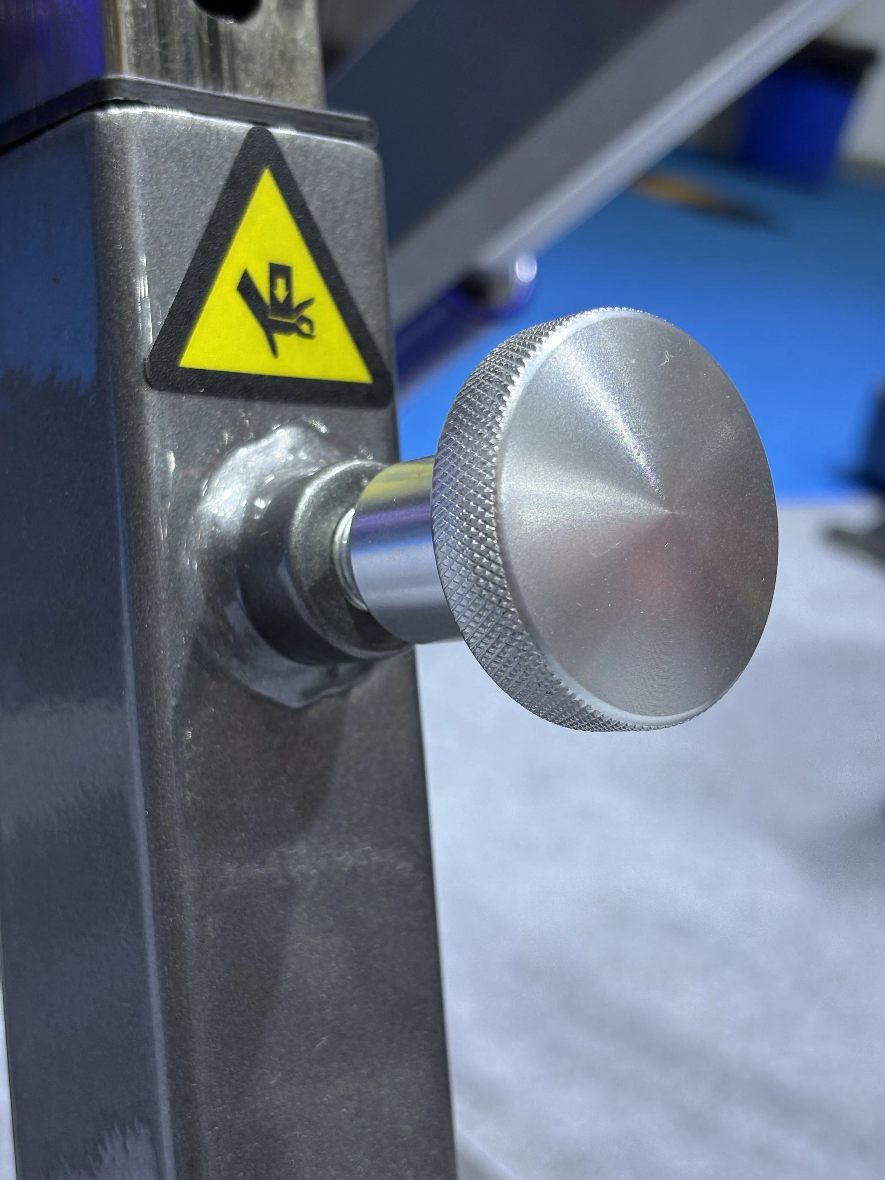 헬스장 기구 상업용 근력 강화 플레이트 로드식 등 운동 리니어 로잉 머신 LD-9116