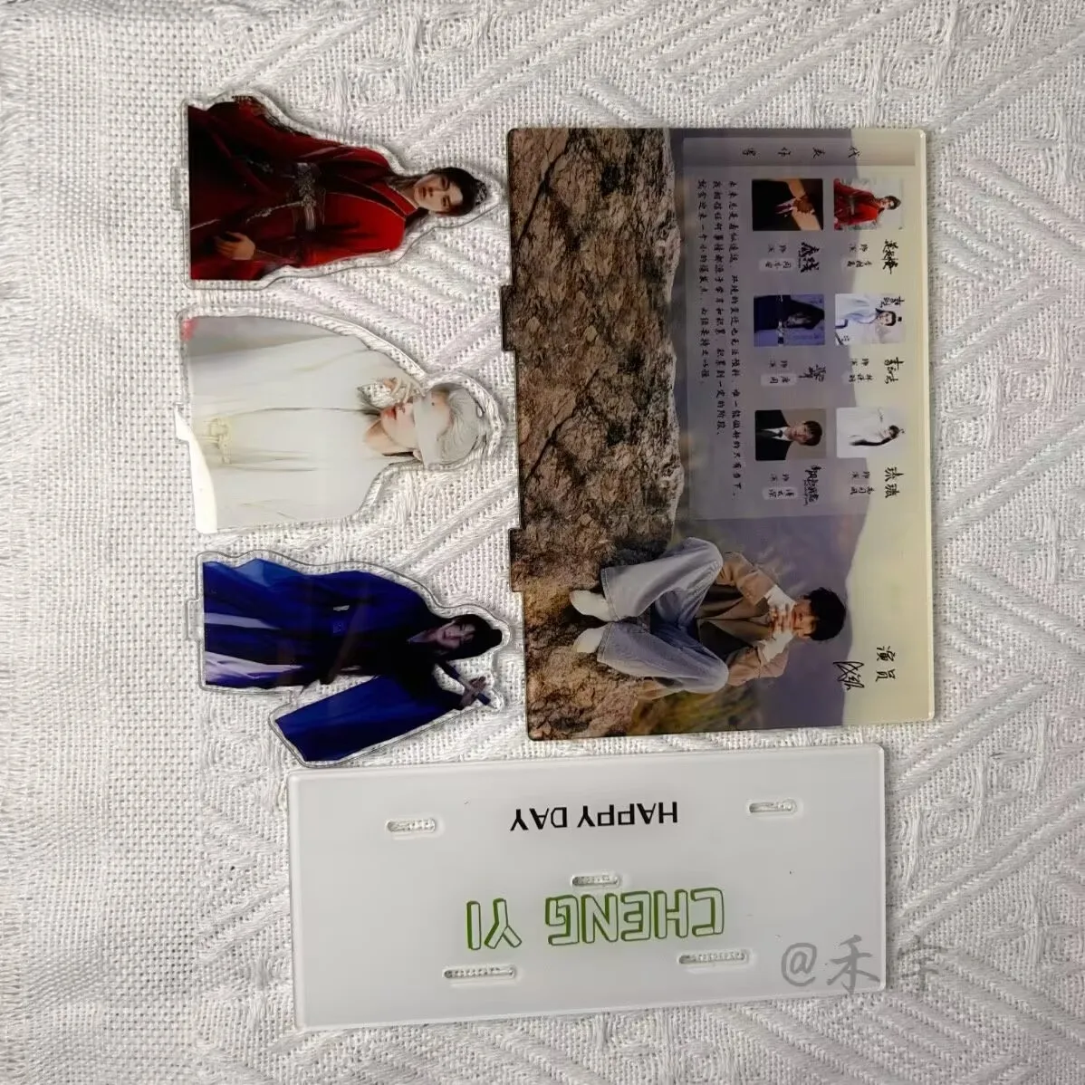 برج اللوتس "Cheng yi" عطري كببخور، مع العديد من العناصر الزخرفية التي وضعتها على طاولة علامة توقف الحافلة الأكريليك النجمية