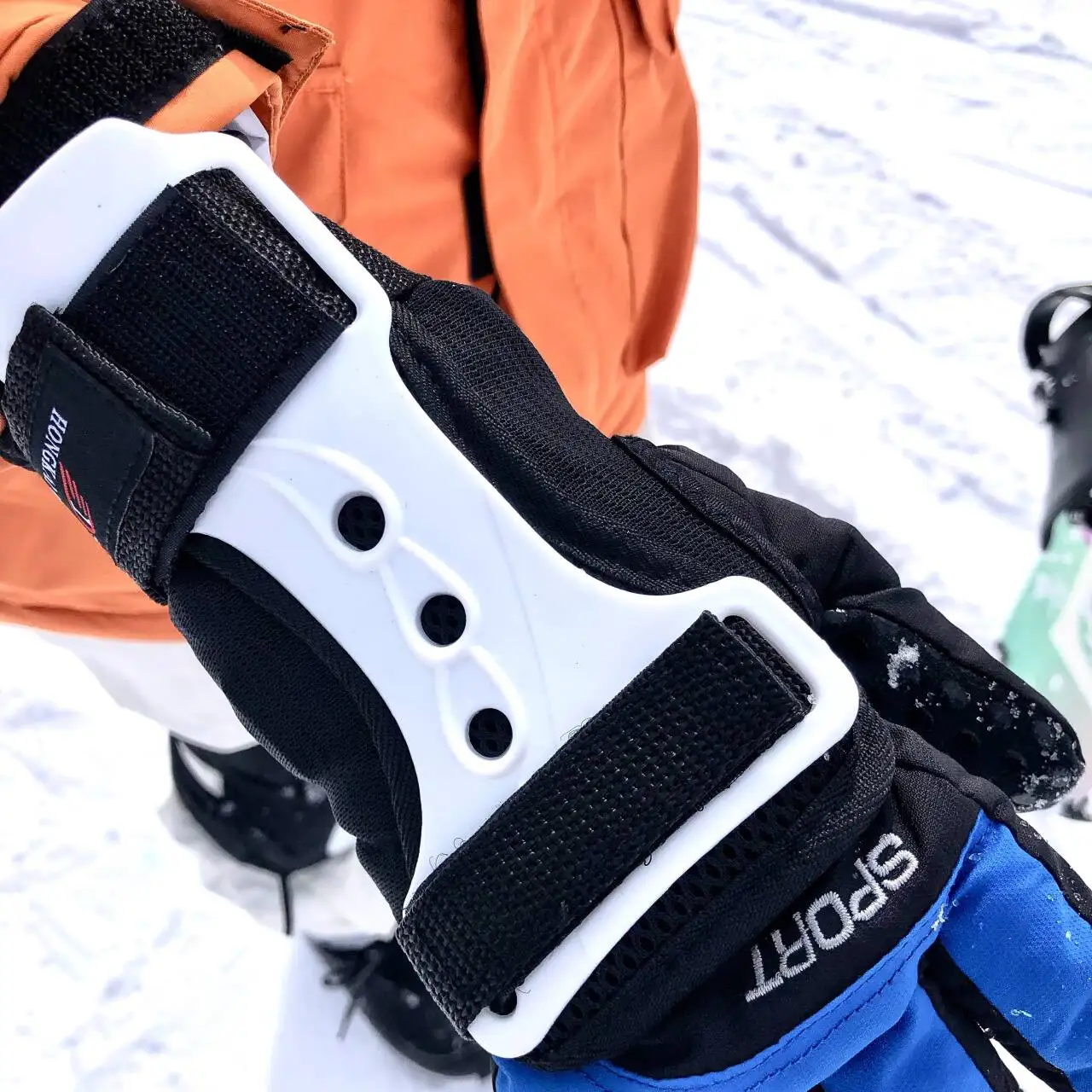 Outdoor Skiing Wrist Guard Hand Palm Protector Man Woman Breathable Roller Snowboard Skateboard Wrist Support