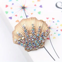 Vintage New Shell Brooch Light Luxury Women Fashion Rhinestone Suit Jacket Pin Sea Creature Corsage