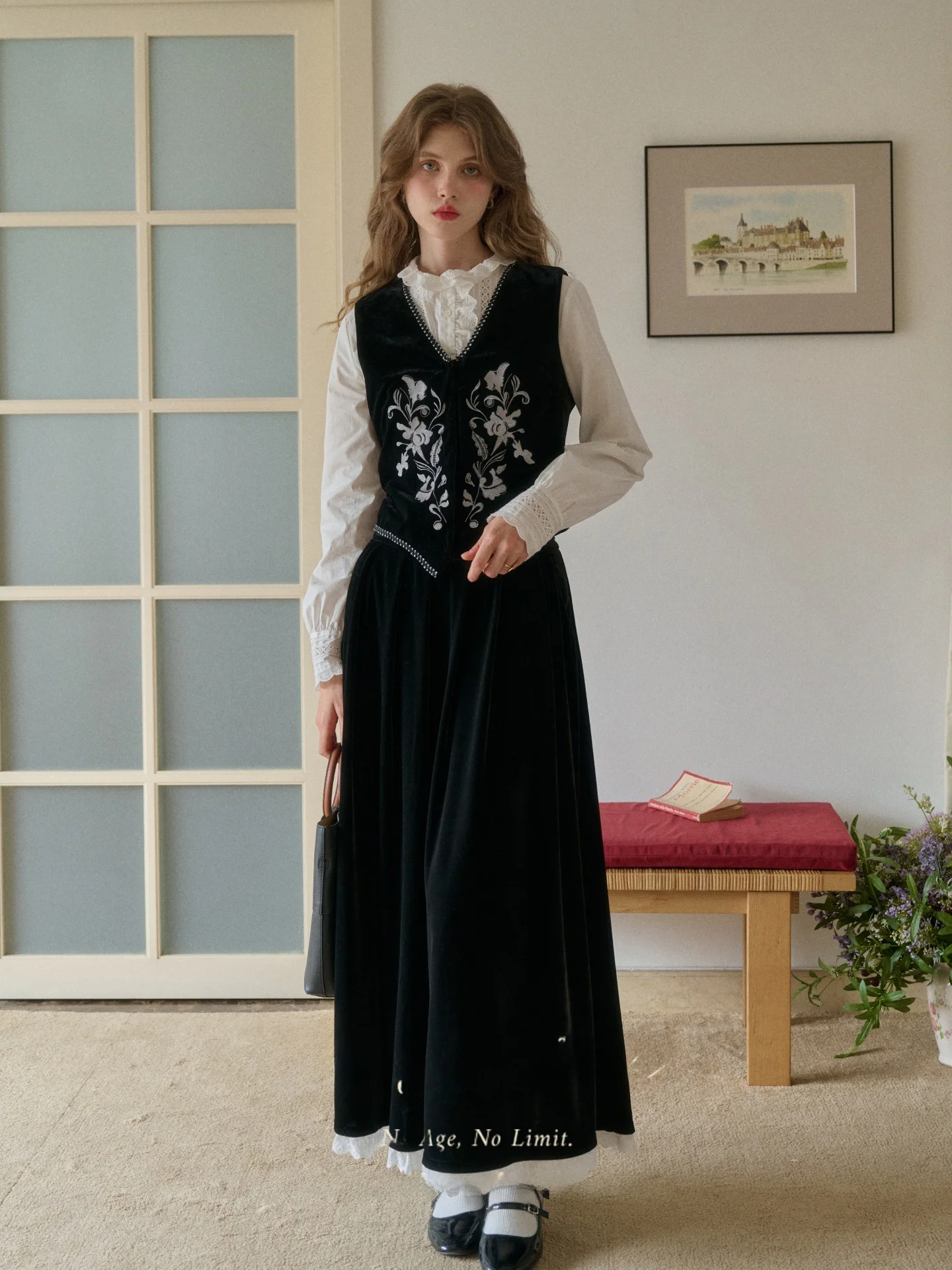 

SimpleRetro Velvet Embroidery Set Women's Spring Vest Skirt Half-length Floral Patterned Fashionable French Style Office Wear