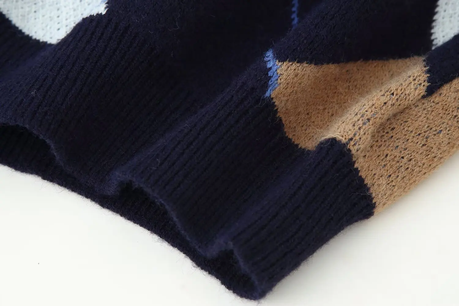 New winter style French retro-style round neck long-sleeved loose and lazy rhombus checkered pullover sweater, versatile