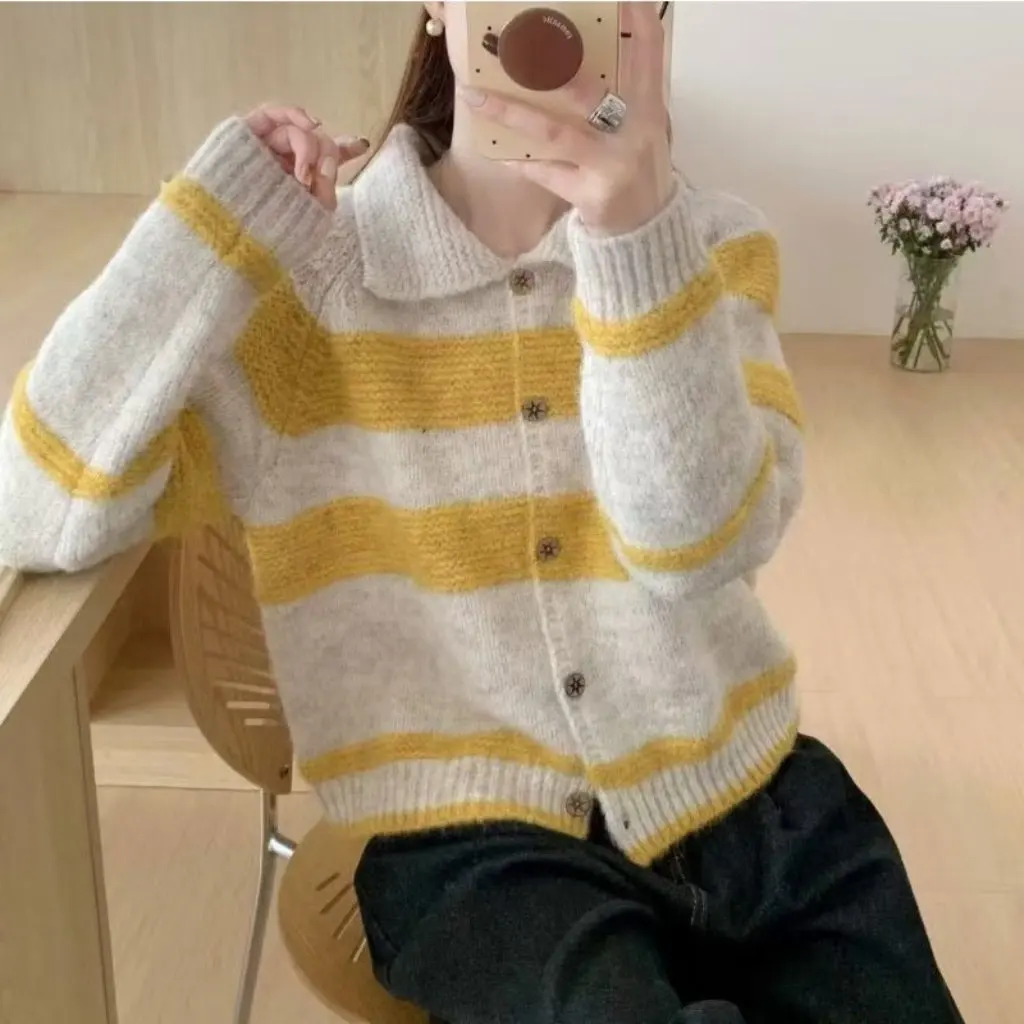

Women's Korean Style Vintage Contrast Striped Polo Neck Cardigan Loose Plush Long-Sleeved Jacket Early Spring New Fashion