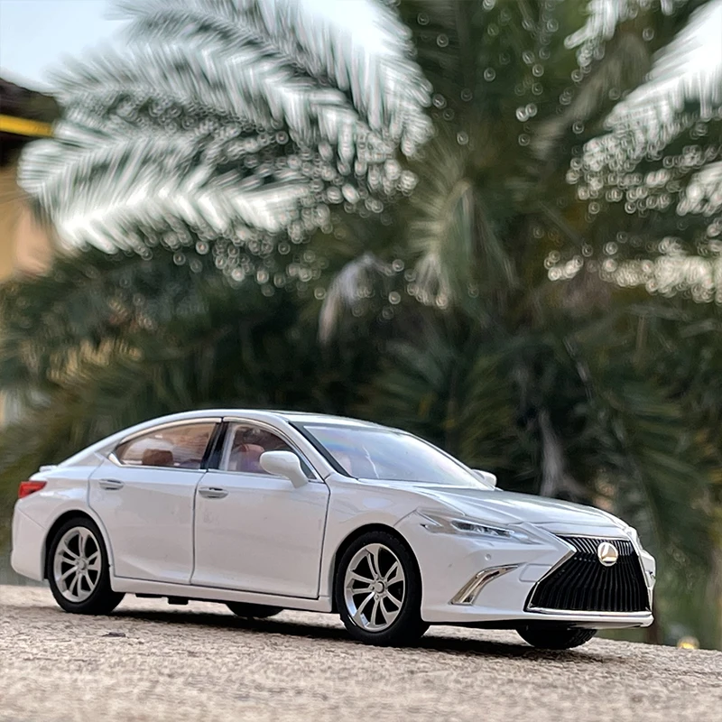 1:24 LEXUS ES300 Alloy Car Model Diecast & Toy Vehicles Metal Car Model Simulation Sound and Light Collection Childrens Toy Gift