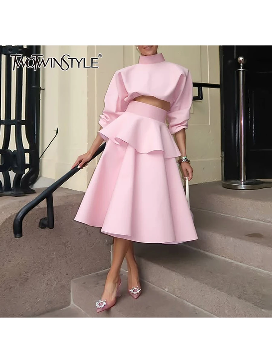 

TWOTWINSTYLE однотонные элегантные комплекты из двух предметов для женщин, топ с воротником-стойкой и длинными рукавами, топ с высокой талией, юбка с оборками, женский новый комплект