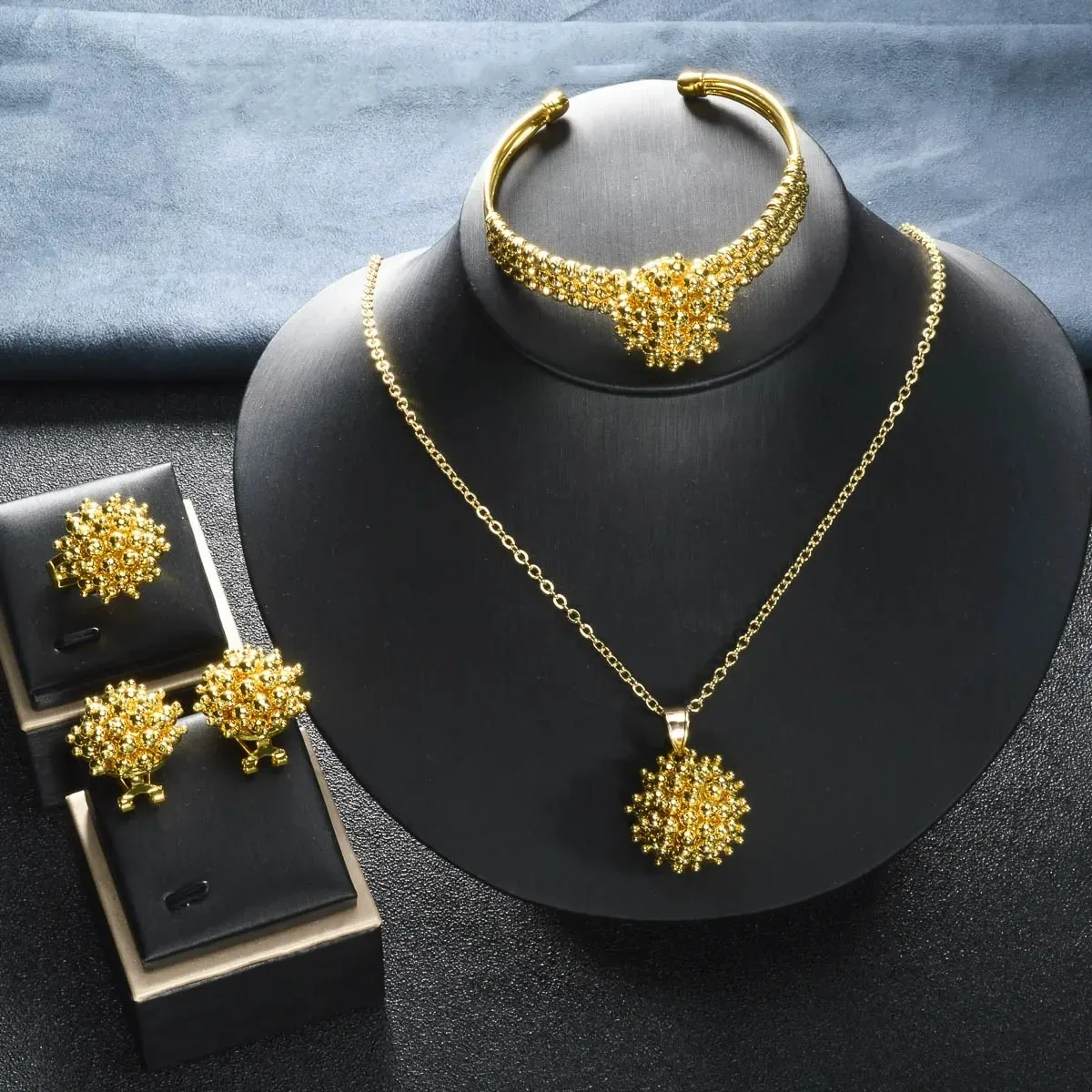 

Ювелирный набор для женщин из Дубая, ОАЭ, позолоченный металл, 4 предмета, комплект украшений для свадьбы, подарок для невесты и гостей на вечеринке