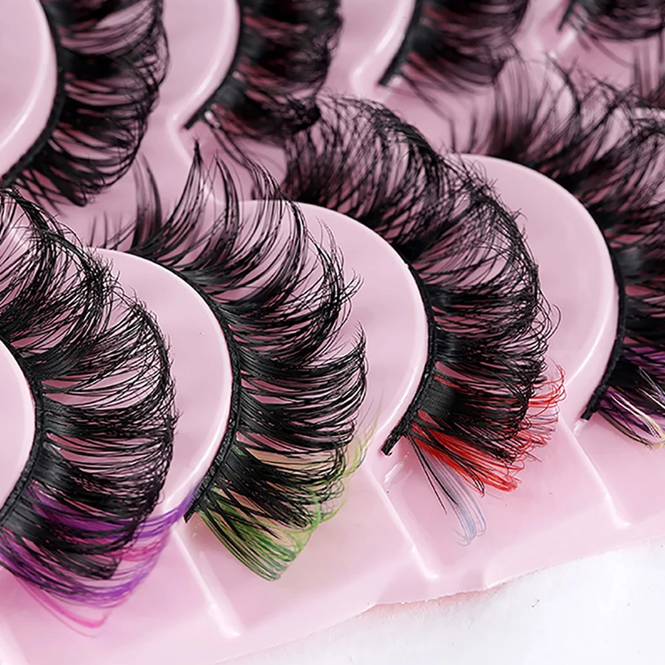 14組のカラーつけまつげ、3D効果、簡単に着用でき、耐久性があり、明るい色、軽量で快適です。