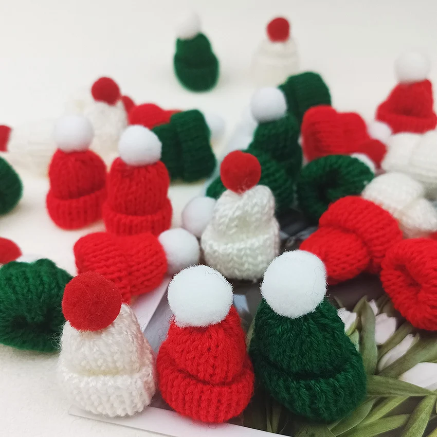 30 Stück Mini-Weihnachtsmützen-Applikationen 3,5x4,5CM Mehrfarbig DIY Haarspangen Kleidung Kopfbedeckung Taschendekoration Aufnäher für Kreatives Basteln – Detail 2