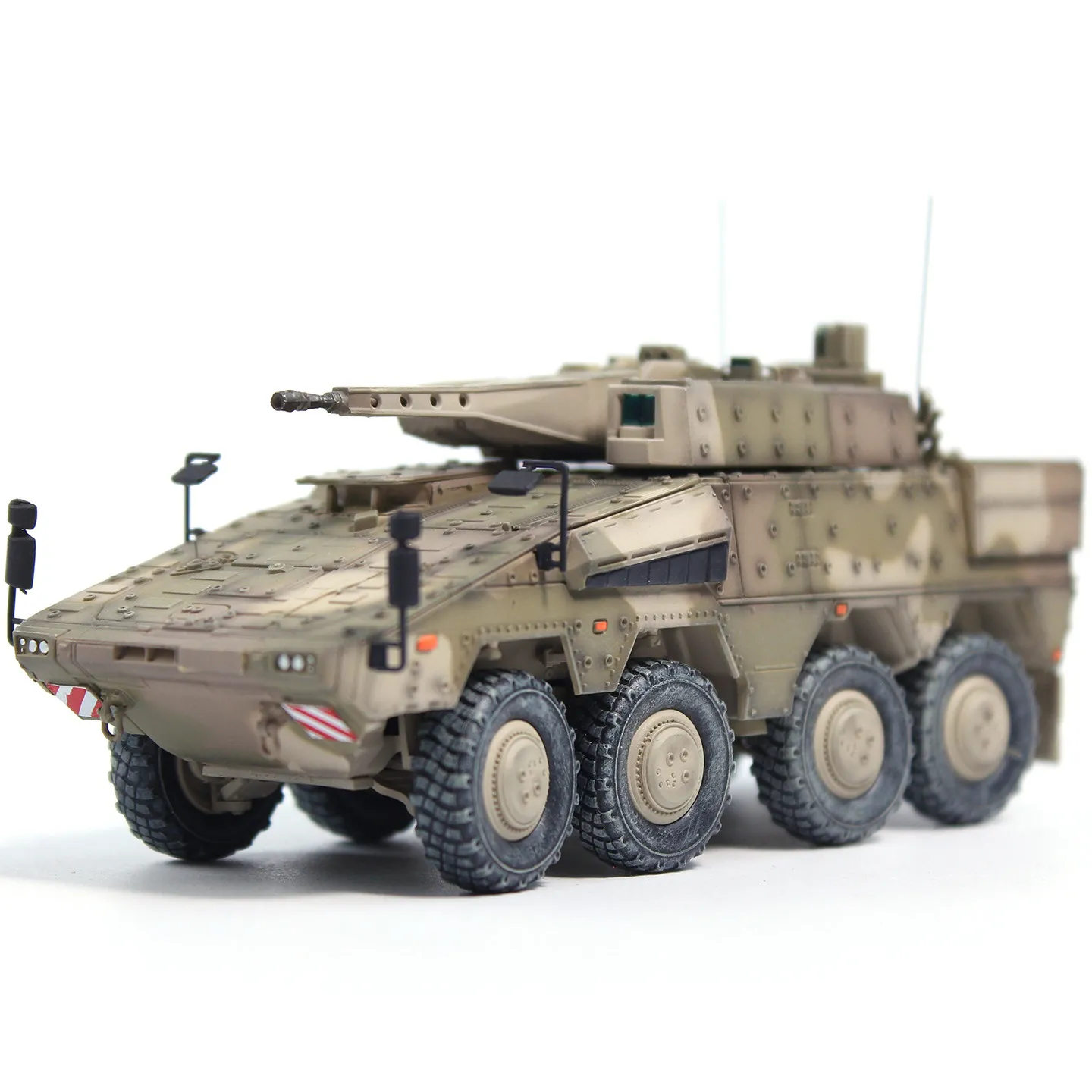 1-72-p15551pc-vehicule-blinde-boxer-de-type-reconnaissance-revetement-desertique-modele-de-produit-fini-statique
