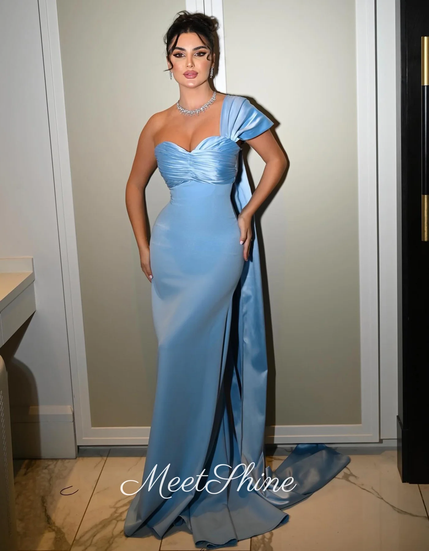 Moderno cielo blu una spalla فساتrapbookingmaveraElegante sirena in raso pieghe abiti da ballo Arabia Saudita abito da festa personalizzato