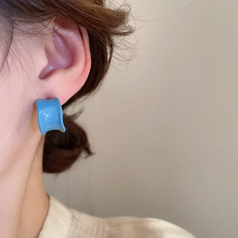 

Delicate Blue Resin Diamond-Studded Round Earrings Luxury-inspired Stud Earrings Niche Forest-inspired Elegant Ear Accessories