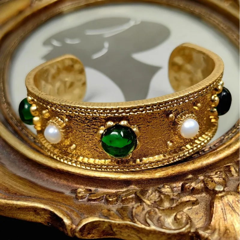 

Retro Medieval Court-style Gold-Plated Green Gemstone Bangles for Women Trendy Light Luxury Pearl Gemstone Open Bracelet Women