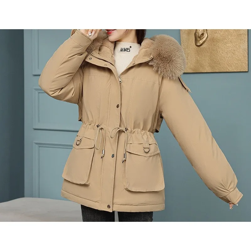 Adding Velvet and Thickening Pie To Overcome Women's Short Paragraph Winter Big Fur Collar  and Slim Cotton-padded Jacket