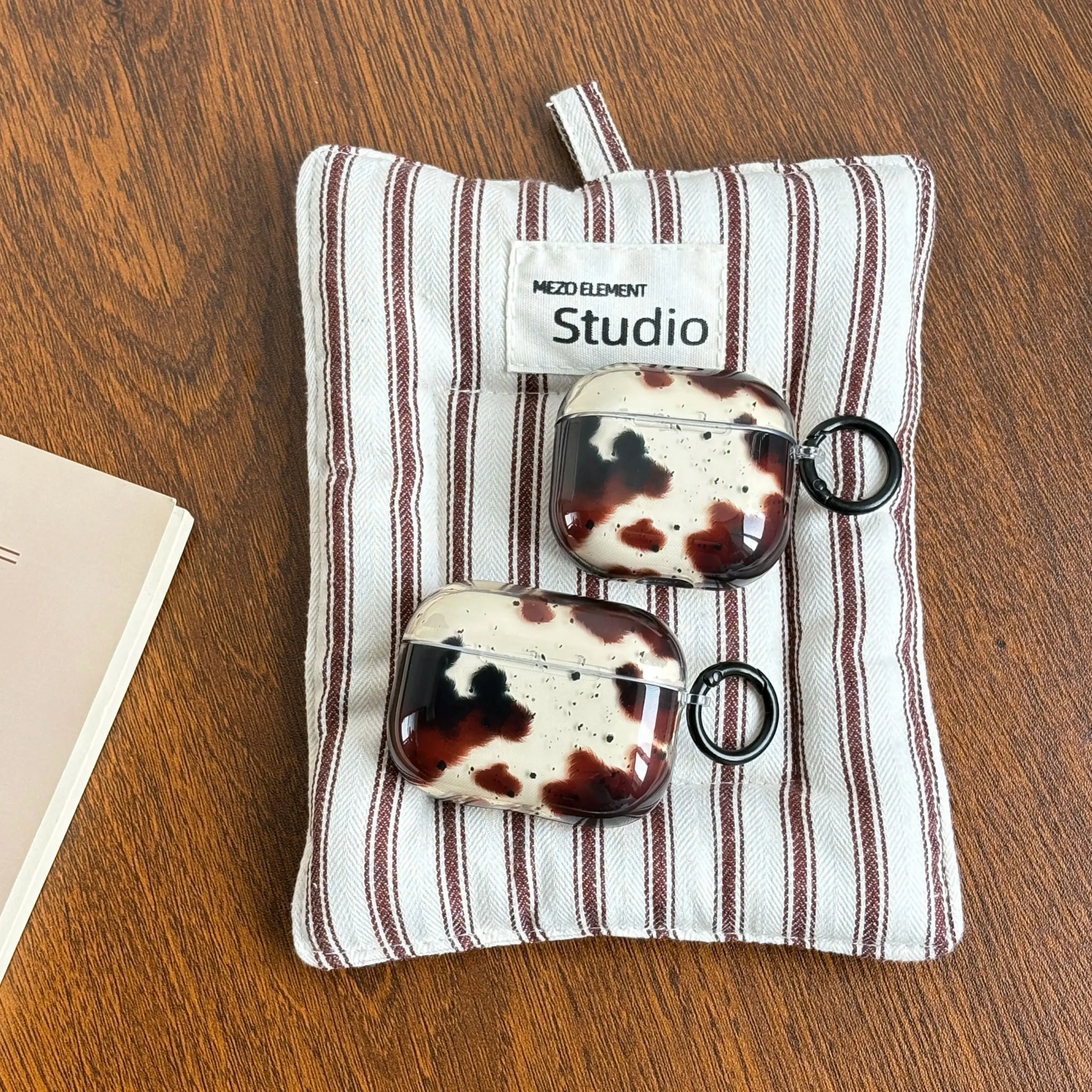 Retro Brown Leopard Print Black Splash Ink Transparent Earphone Case with Black Ring Cover for AirPods 1 2 3 4 5 Pro 2 Pro 3