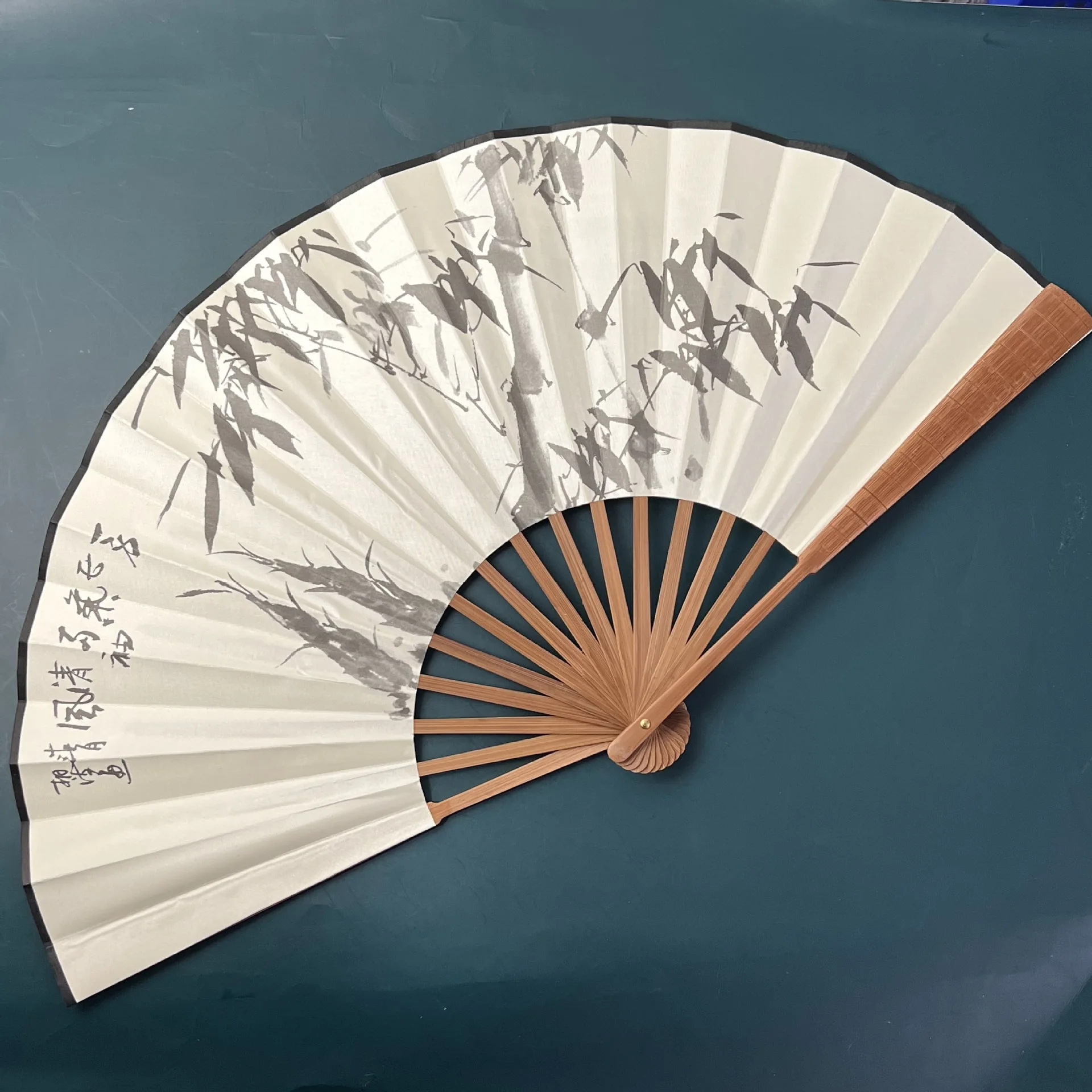 Chinese style 10 inch silk big silk fan ancient style folding fan Hanfu handmade gift classical male folding fan bamboo carry-on