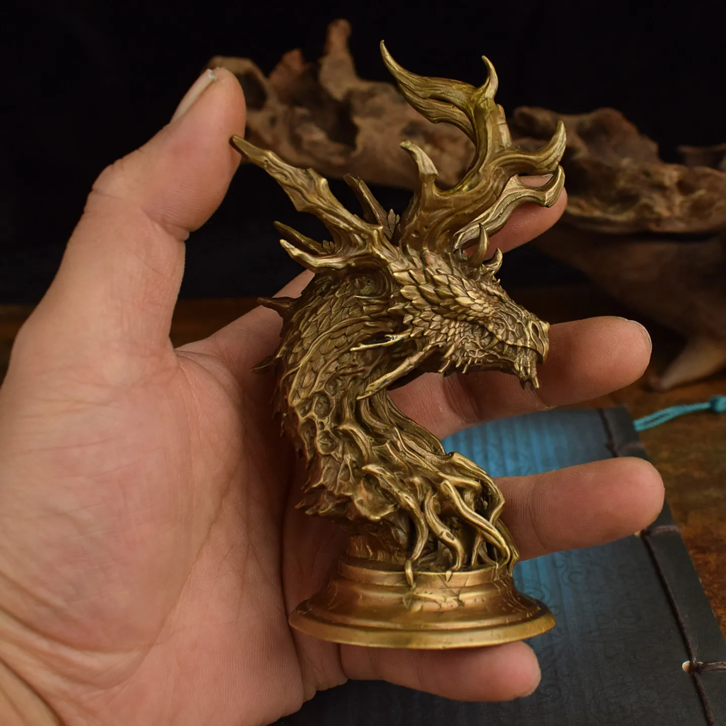 Brass‑Effect Forest Dragon Statue Fantasy Root Dragon Sculpture Resin Metal Texture Ornament for Desktop Collection Decor Gift
