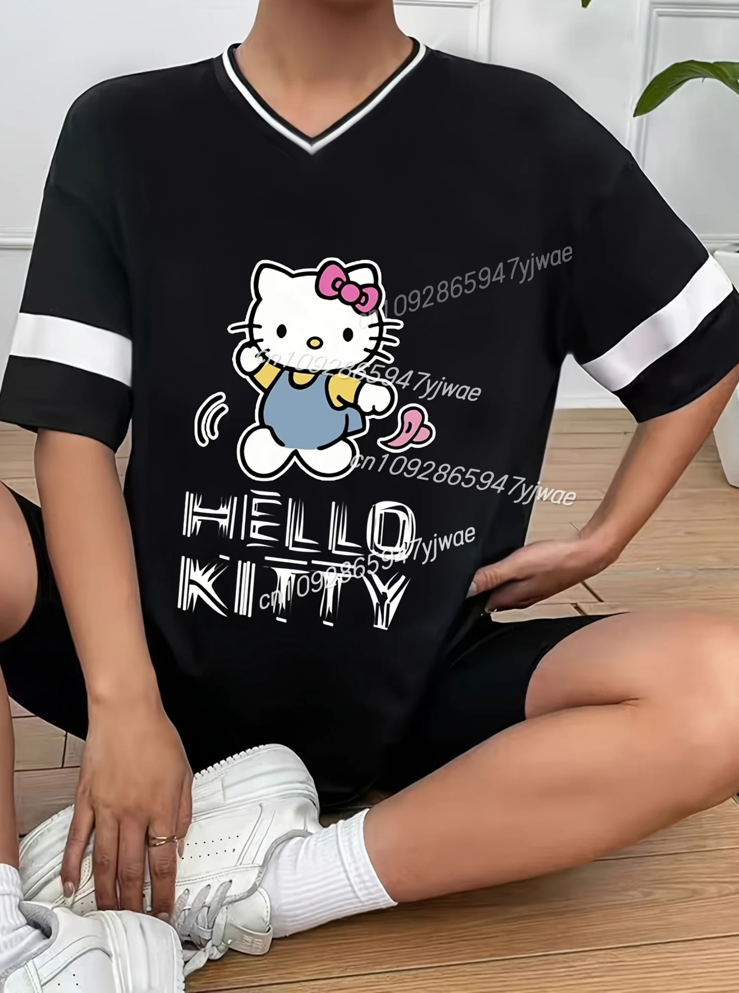 

2025 Summer Tee Women hello Kitty Stripe Print V-Neck Short Sleeve T-Shirt Baseball Jerseys Stripe Oversized Sport T-Shirt