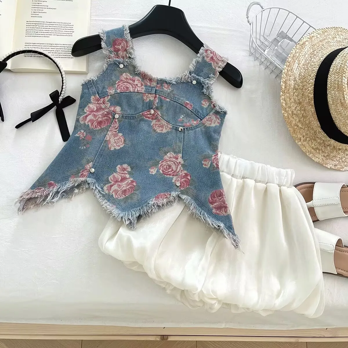 

Girls Summer Denim Crop Top & Bubble Shorts Set – Rose Print Sleeveless Outfit, Korean Style Kids Fashion Girl Clothes