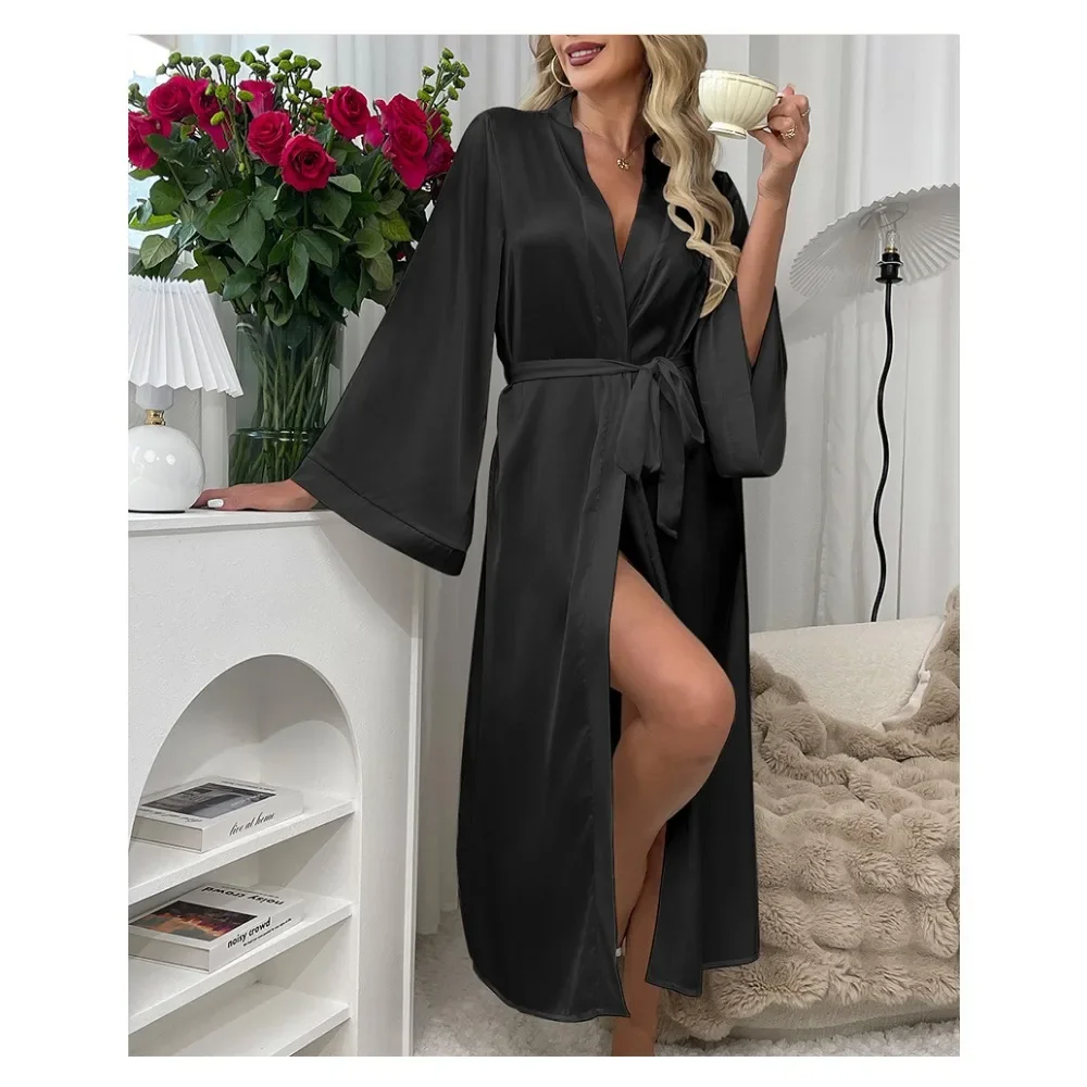 

Длинный атласный халат женский с длинным рукавом и завязкой. Удобный домашний халат в полный размер.