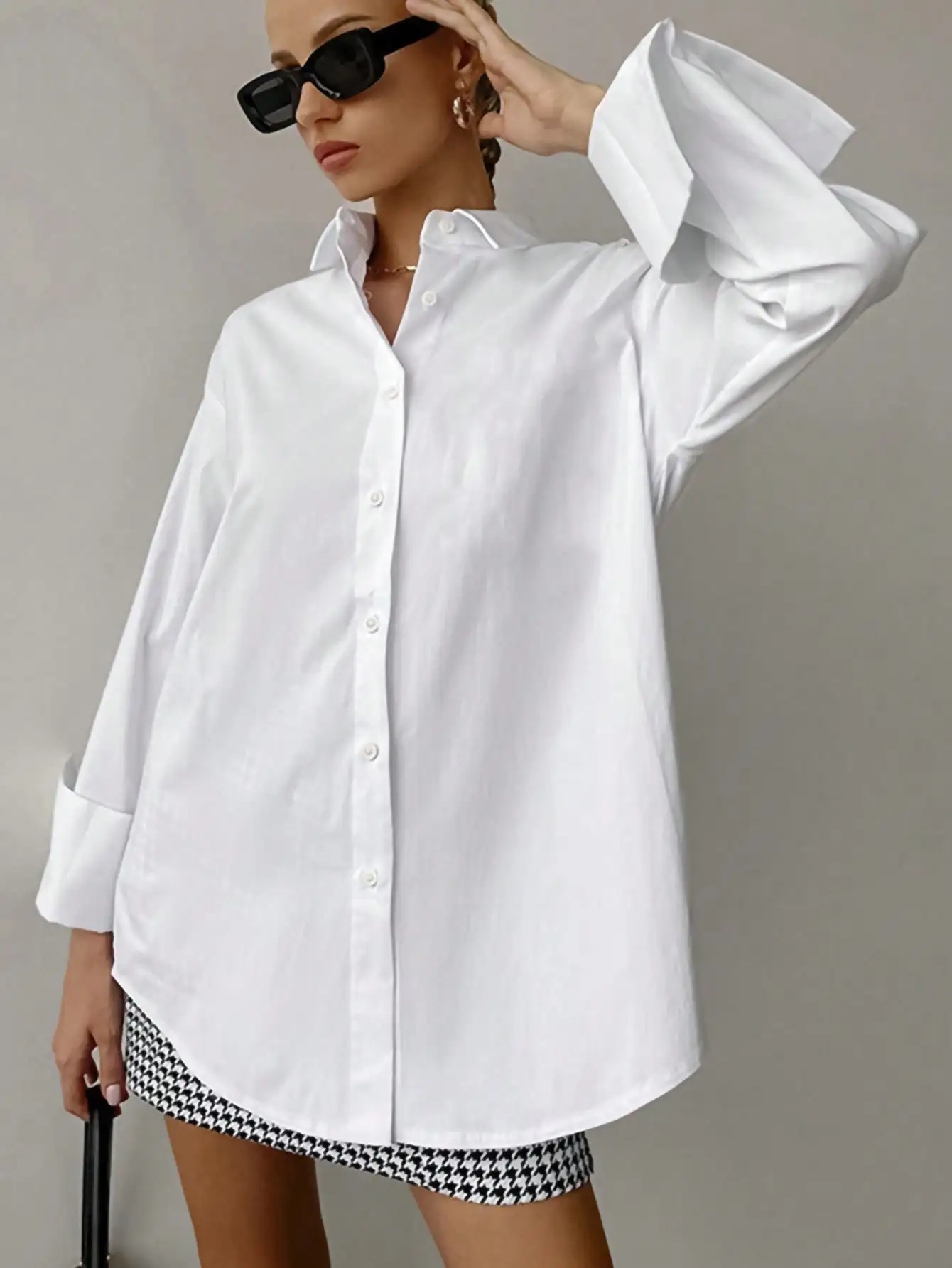 

Women's Loose Fit Long Sleeve Button Down Shirt, Casual White Blouse for Everyday Wear