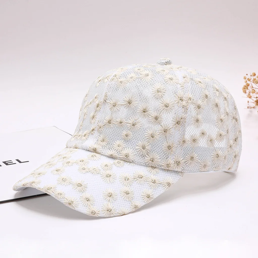Misty Atmosphere Embroidery Daisies, Net-Silk Lace Openwork Baseball Cap, Comfortable to Wear Without Causing Excessive Sweating