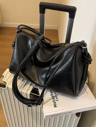 Trendy Boston Bag Women's Large Capacity 2026 New Autumn Winter Versatile Crossbody Pillow Bag Commuting Bag Soft British Style