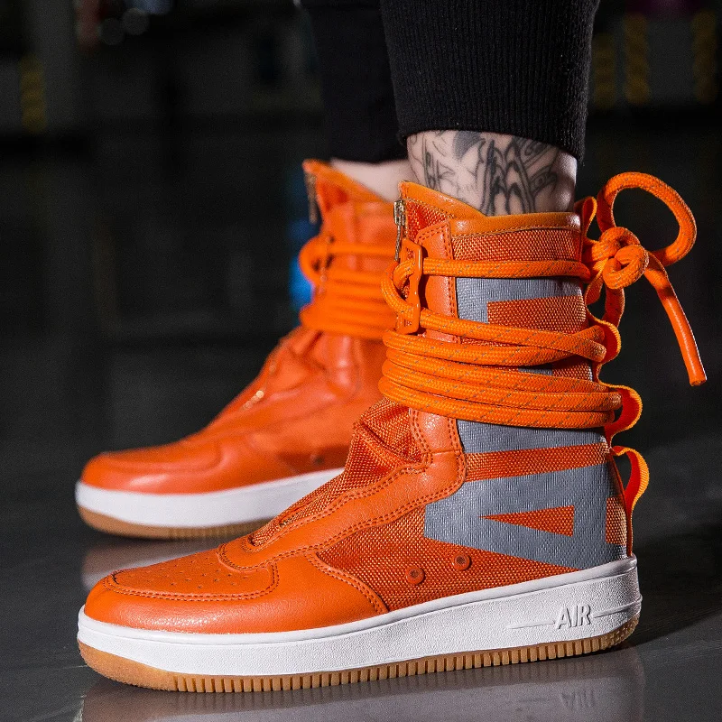 

Unisex High-Top Chunky Sole Platform Boots - Winter Couple Shoes in Black and White