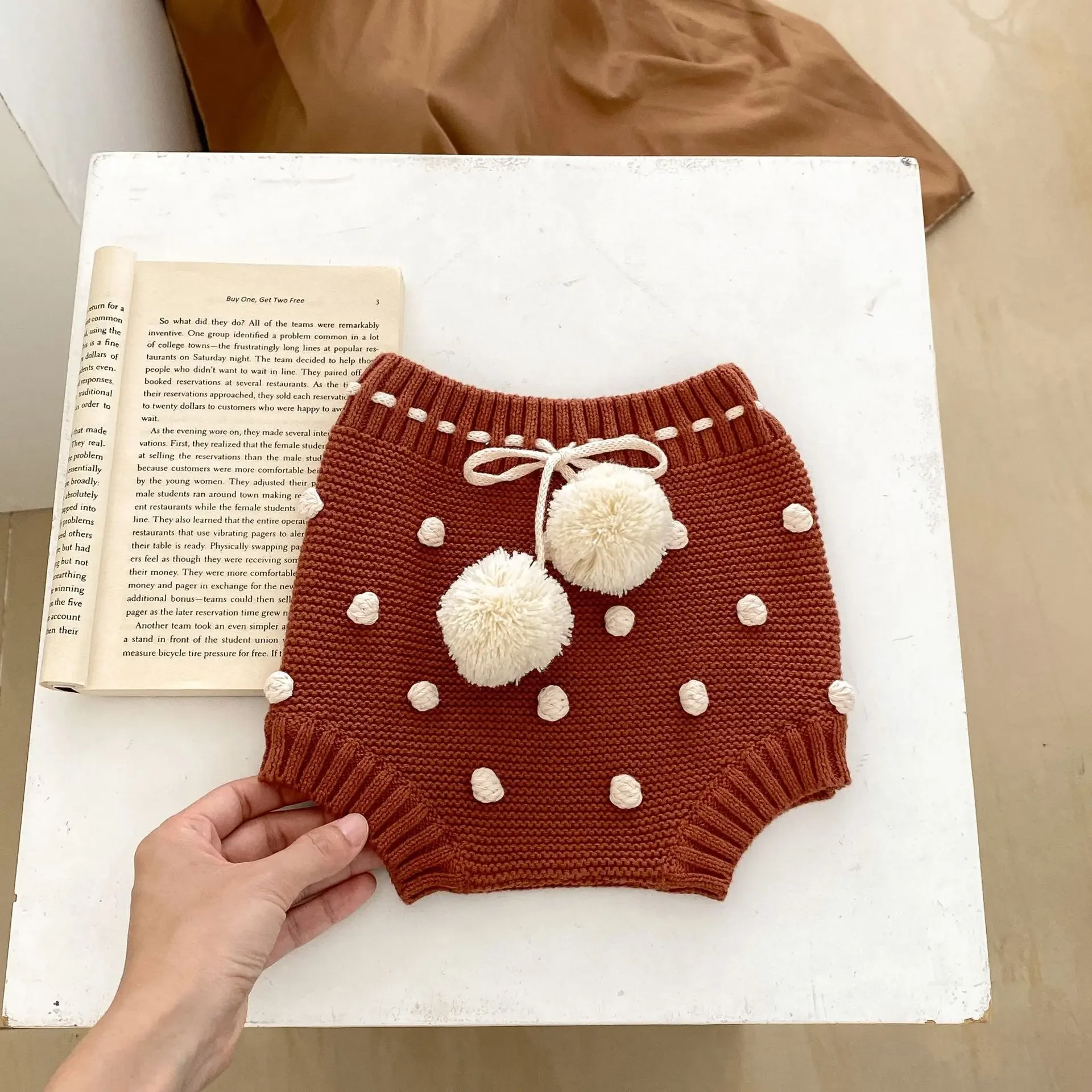 

Fashion Autumn Baby Girls Knitted Shorts Red Drawstring Ball Decorated Dotted Pants Warm Kids Outwears