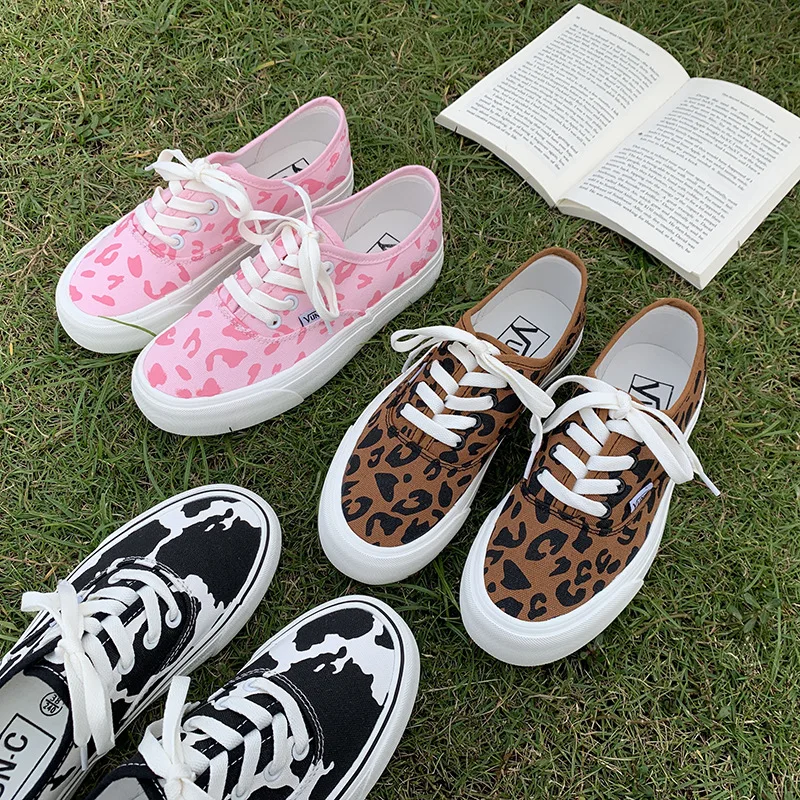 2022 Spring and Autumn New Leopard Canvas Shoes Female Korean Students Retro Versatile Soft Sister Board Shoes Fashion Shoes