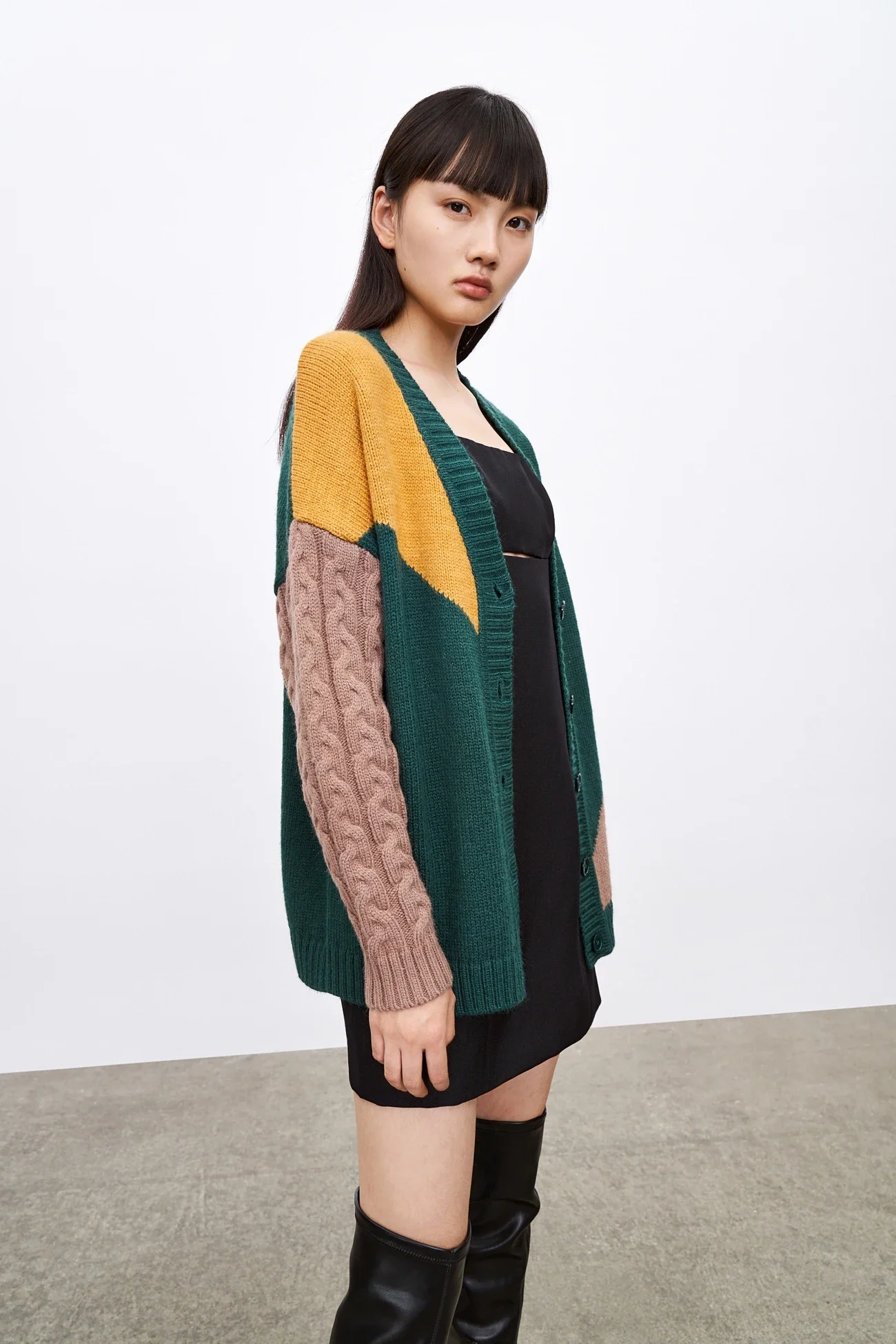 2025年春新作 レディース カジュアルでおしゃれなカラーブロックVネックセーター ニットコート