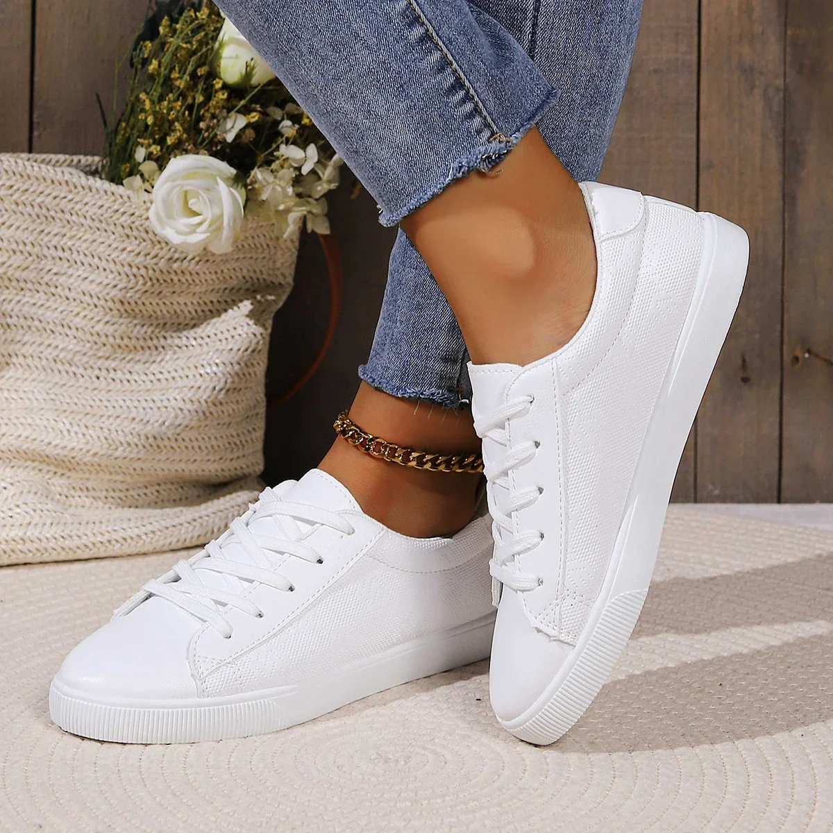 Zapatos deportivos blancos versátiles para mujer con correa cruzada suela suave antideslizante punta redonda Otoño Invierno al aire libre PU zapatos casuales de tacón bajo