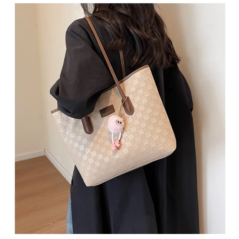2023 Trendy and Fashionable New Women's Bags, Versatile Simple Shoulder Bags, Popular Texture Large Capacity Commuting Tote Bags