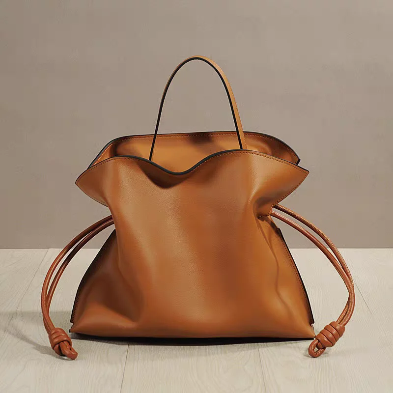 

Luxury Cloud Pleated Bag Large Capacity Design Drawstring Bag Caramel Color Leather Crossbody Bag Stylish Commuter Bag For Women