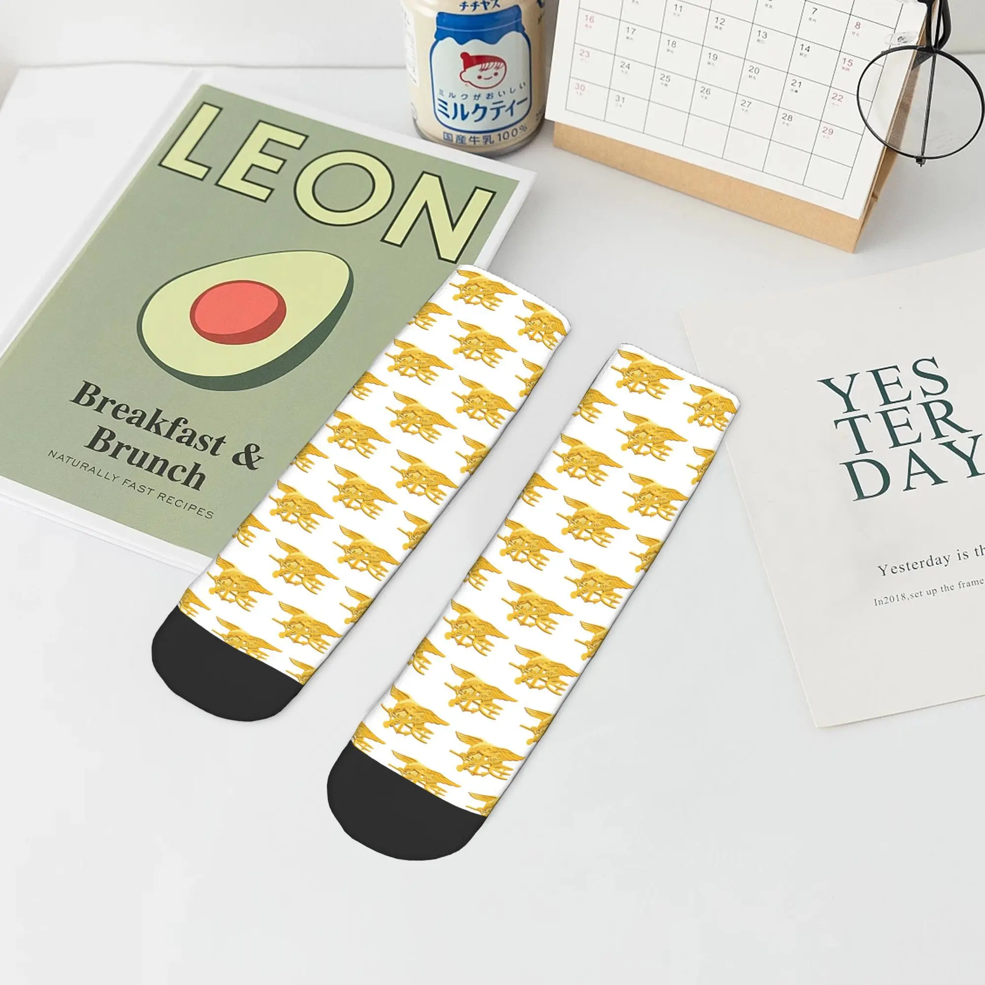 Chaussettes avec badge de sceaux de la marine toutes saisons, chaussettes d'équipage Super douces Harajuku, bas à la mode pour hommes et femmes, cadeaux