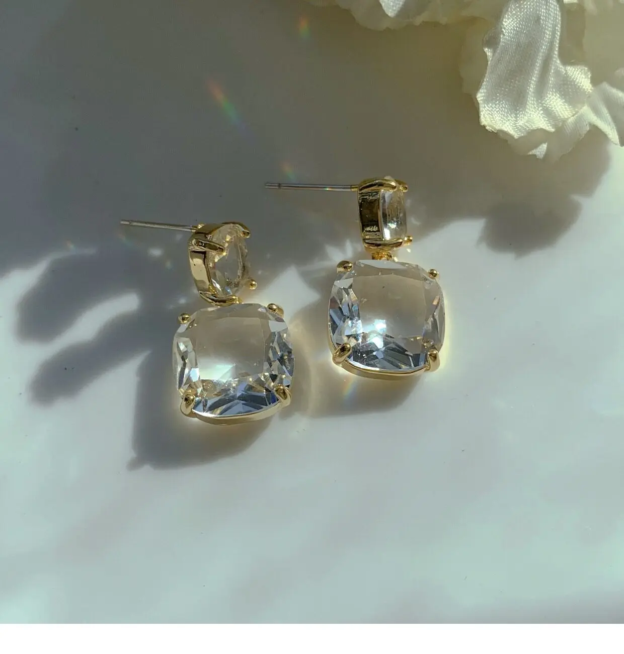 Luxuriöse klare Kristall-Ohrringe in Goldfarbe mit Zirkonia, quadratische Tropfen-Ohrringe für Damen, Hochzeit, Party, eleganter Modeschmuck. – Detail 8
