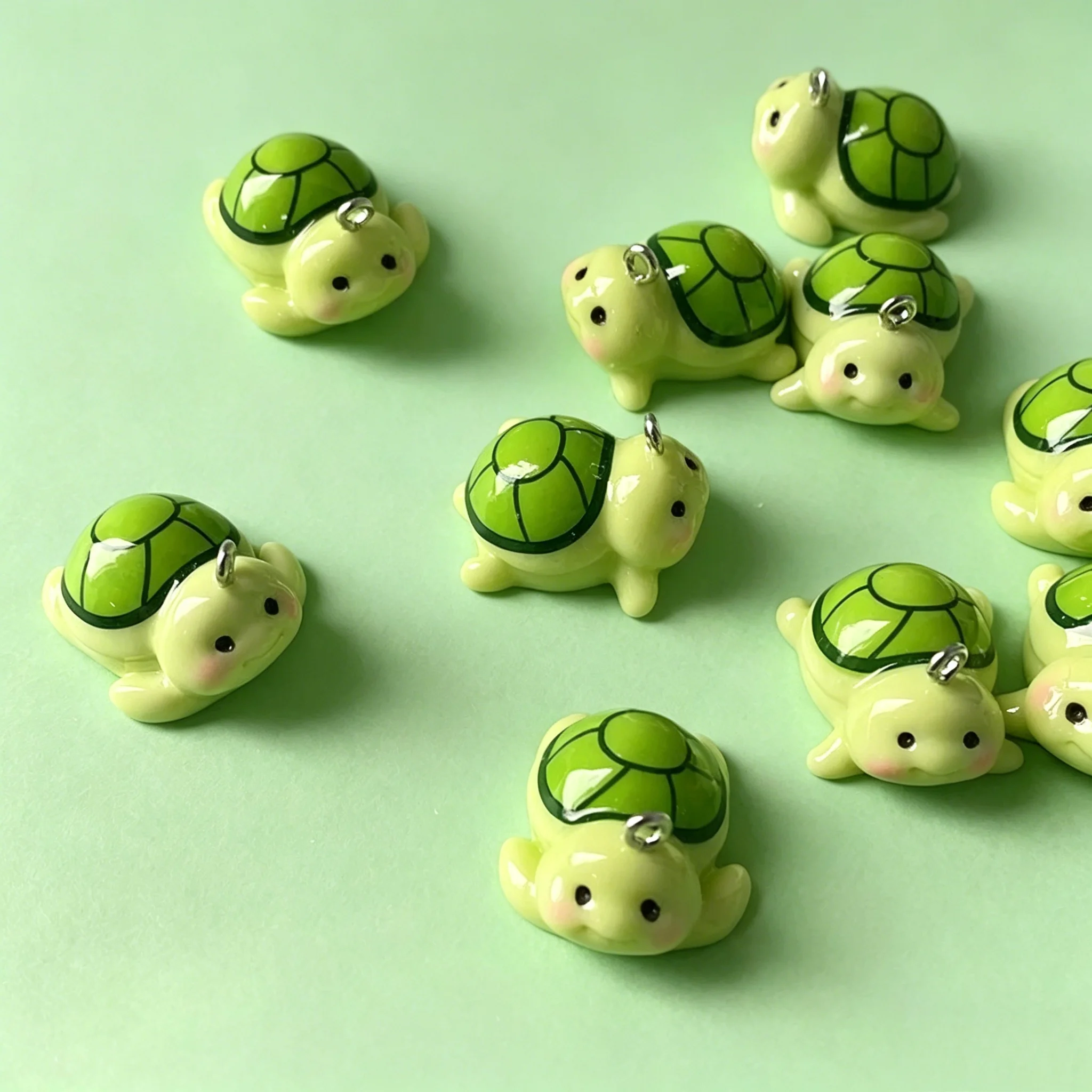 10 Stück Cartoon 3D kleine Schildkröten-Harzanhänger, niedliche Tieranhänger für Ohrringe, Schlüsselanhänger, DIY handgemachtes Schmuckzubehör – Detail 5