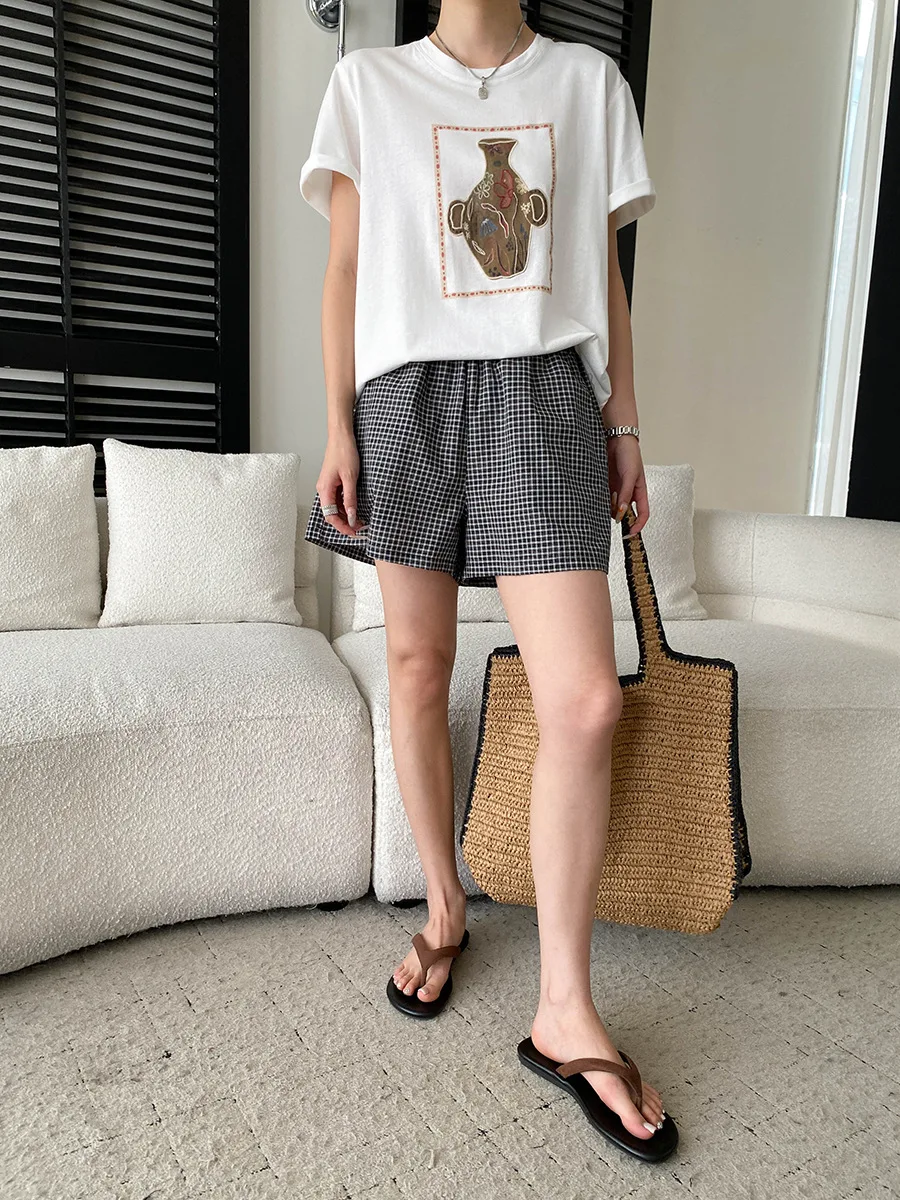 Sommerliches Damen-T-Shirt in einfarbigem Retro-Stil mit Vase-Stickerei, Rundhalsausschnitt, lockerer, schlank machender, vielseitiger Schnitt und kurzen Ärmeln. – Detail 10