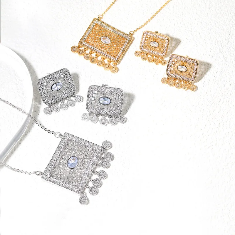 

Комплект из колье и серёг, из 18-каратного золота