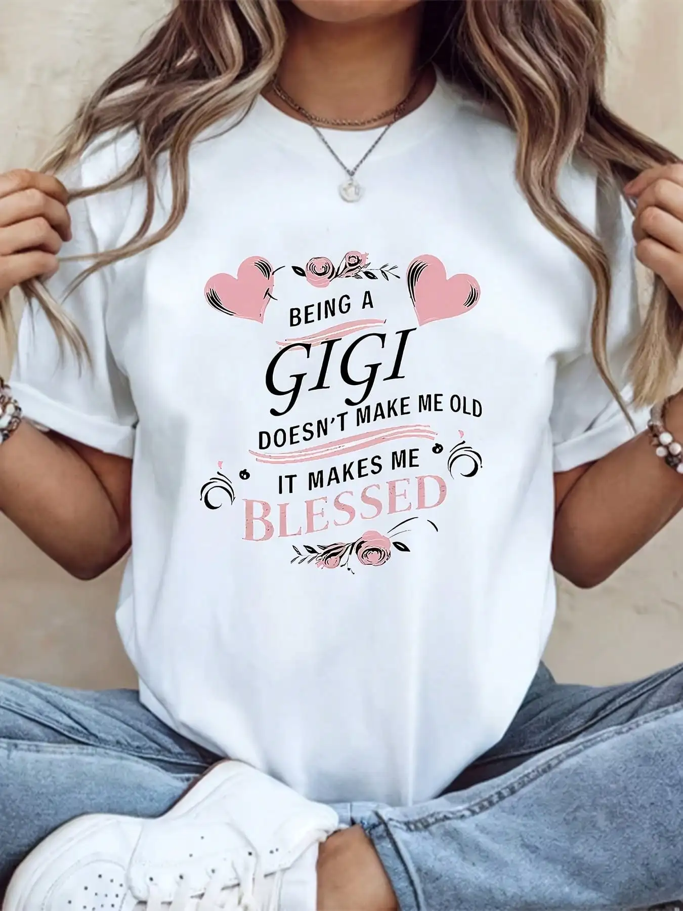 

Women's Floral Heart Print T-Shirt - Casual Short Sleeve Crew Neck Top