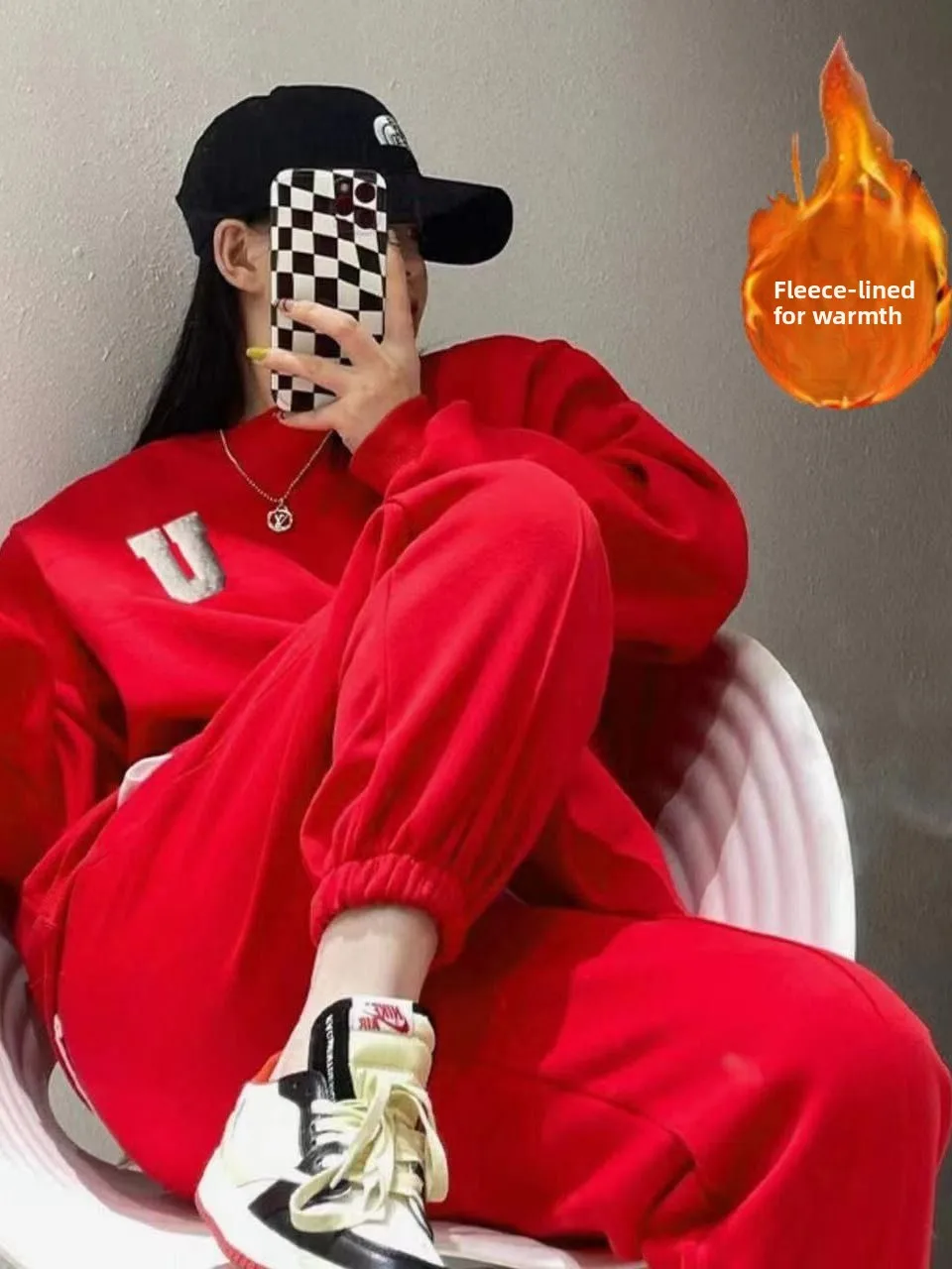 

Fashionable Fleece Lined Thickened Sportswear Set Loose Fit Long Sleeve Sweatshirt And Pants Two Piece Set for Women