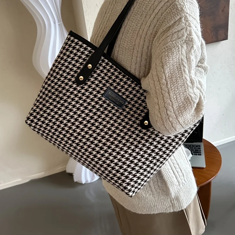 Lässige Tragetasche mit Hahnentrittmuster, Große Schultertasche mit Braunen Lederriemen, Vielseitig für Alltag und Ausflüge – Detail 4
