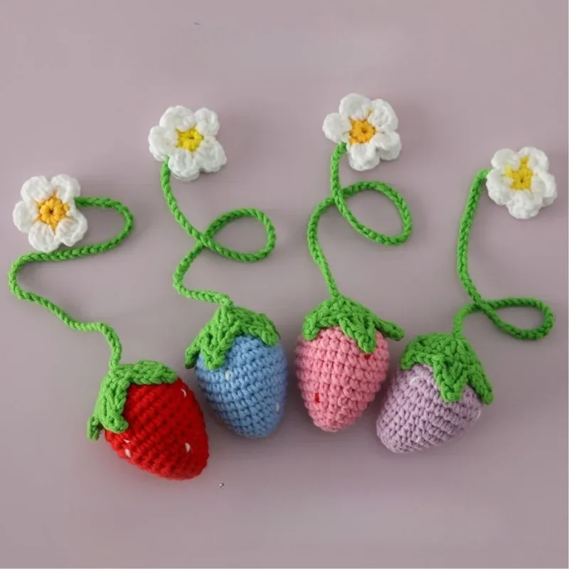 Flor de morango acabada artesanal e pingente de frutas, DIY carro pendurado Crochet Bookmark, Decoração saco bom significado, Presente amigo, 1pc