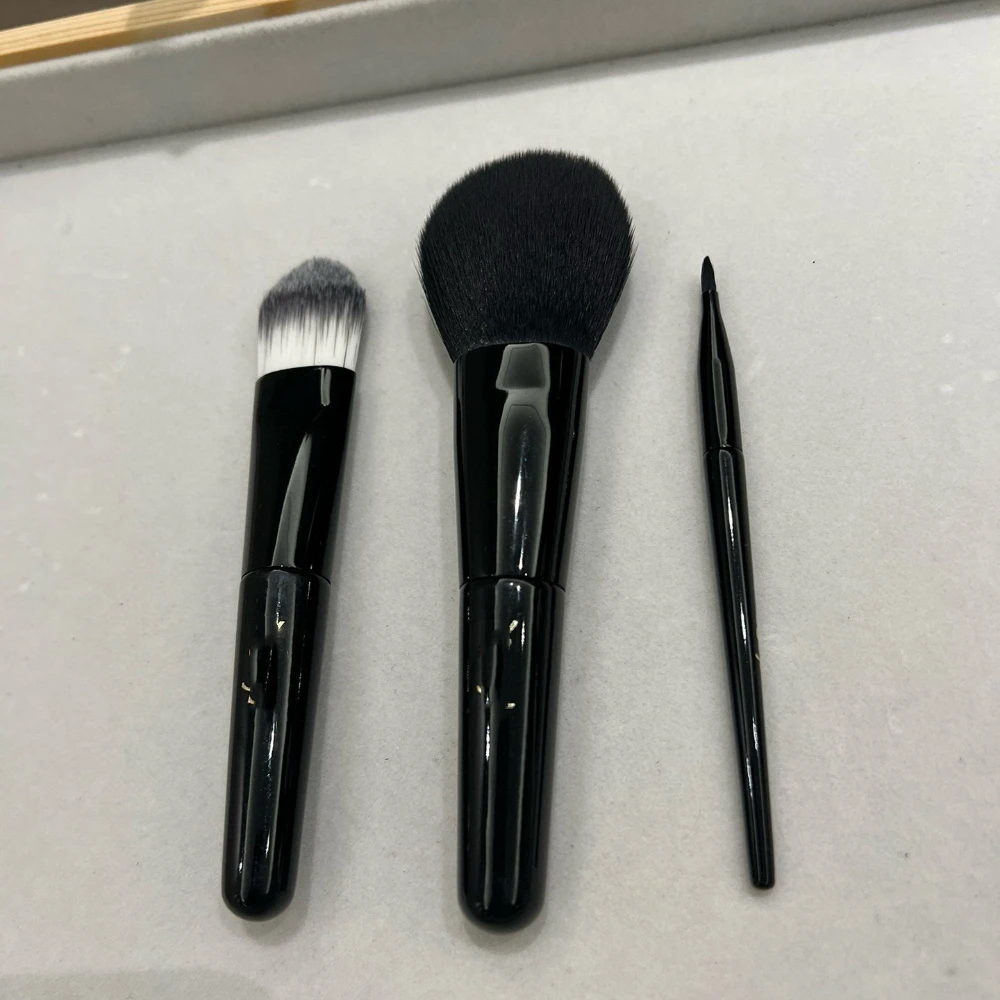 3-piece Makeup Brush Portable Leather Brush Case Blush Brush Foundation Highlighter Concealer Foundation Eyeshadow Lip Brush
