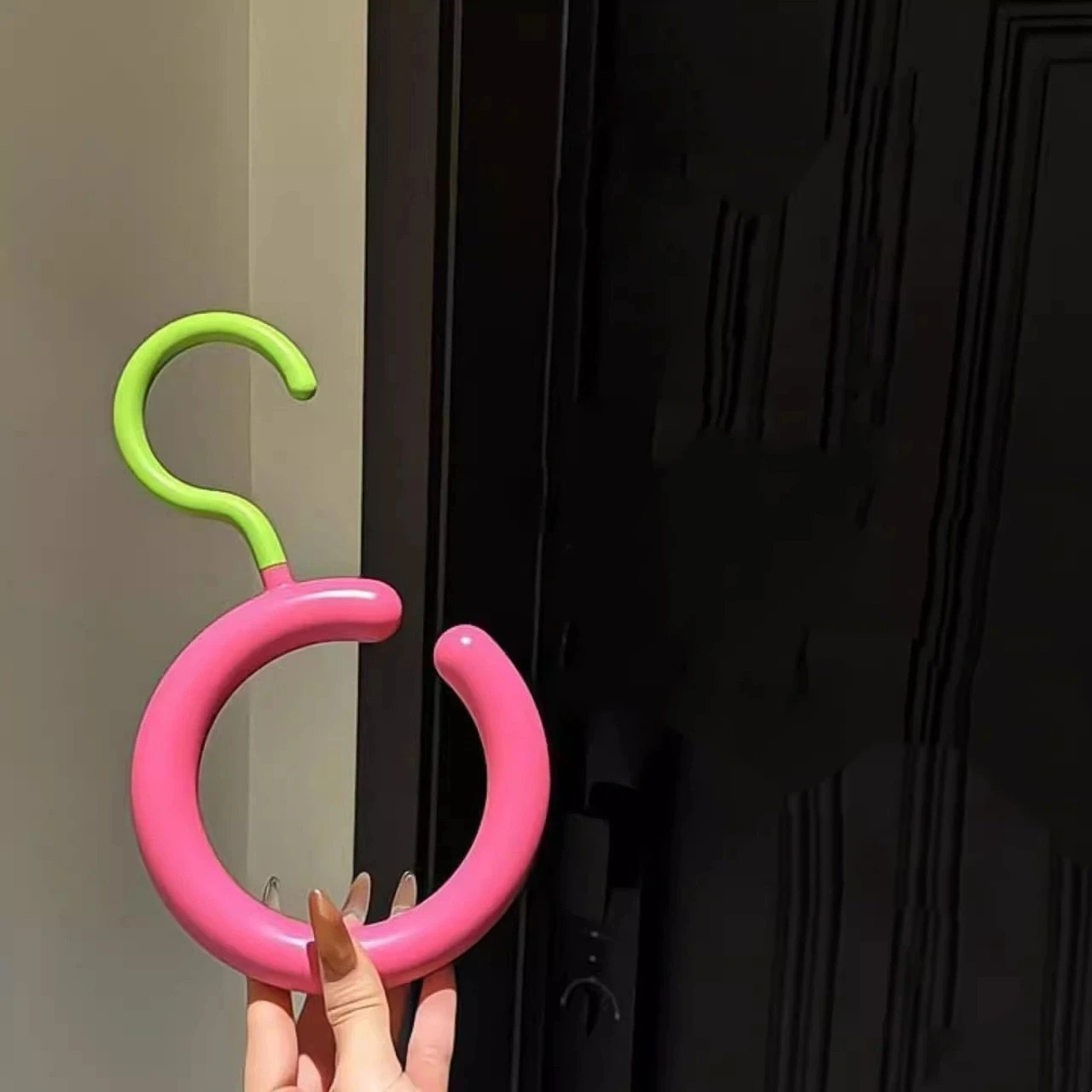 

Rotating Scarf Hat Bag Hooks Dopamine Clothes Hanger Non Perforated Silk Display Stand Organizer Shelf Household Storage Tool