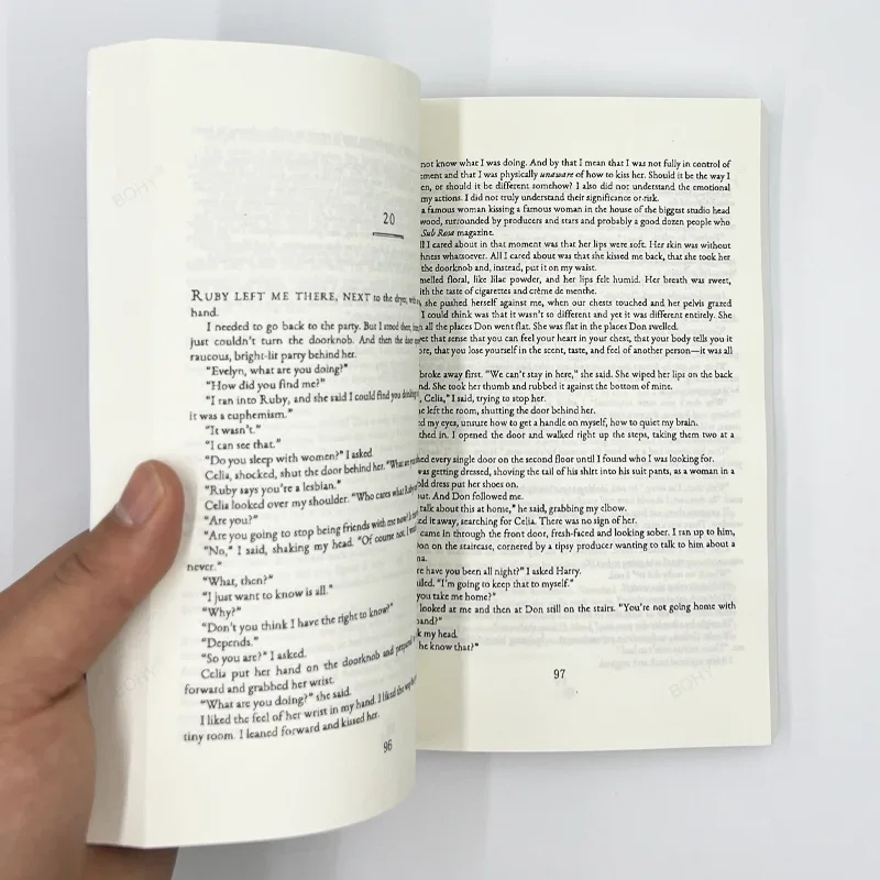 The Seven Husbands of Evelyn Hugo Story English Book