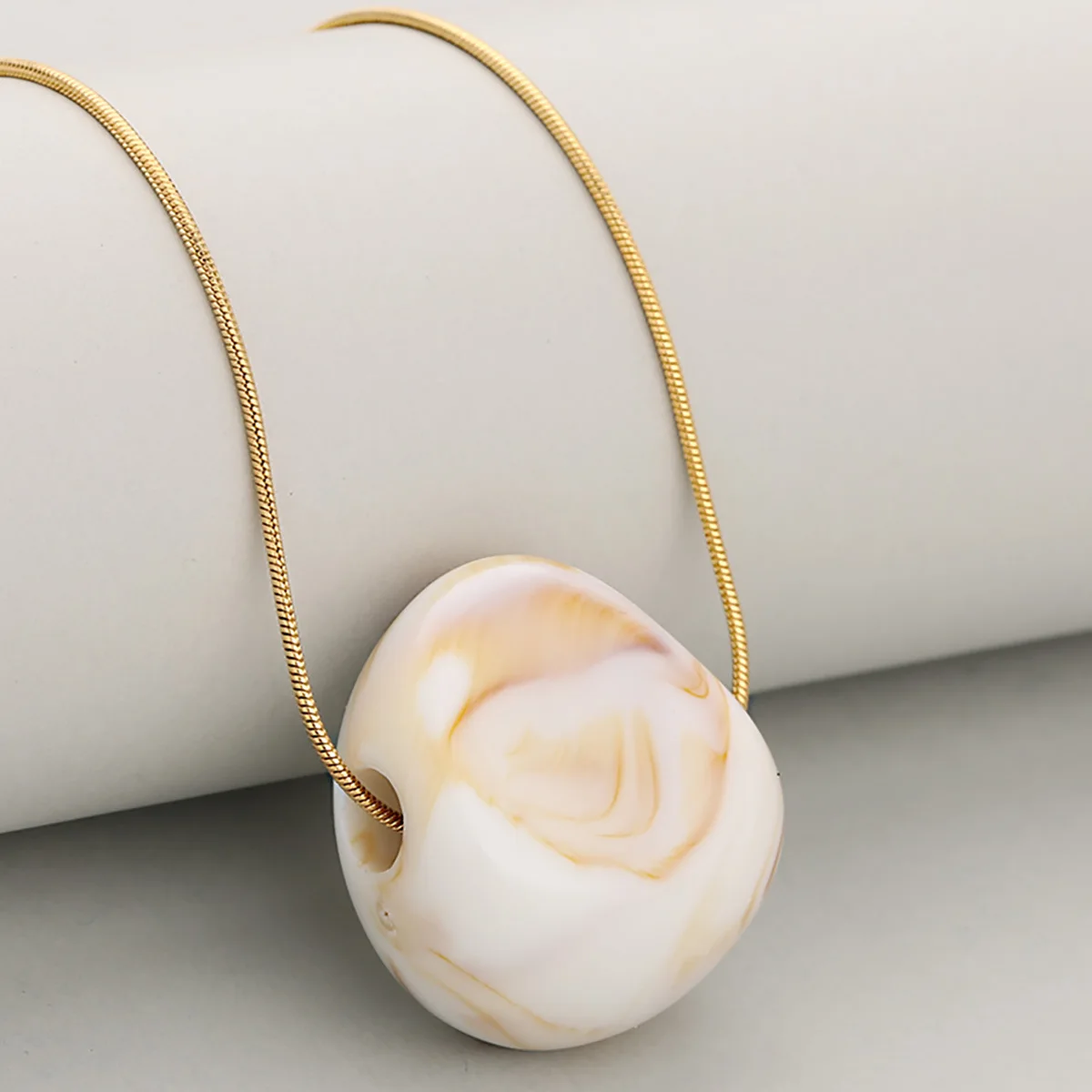 

Unique Style Special-Shaped Gradient Natural Stone Snake Chain Pendant Necklace for Women and Men, Temperament Jewelry