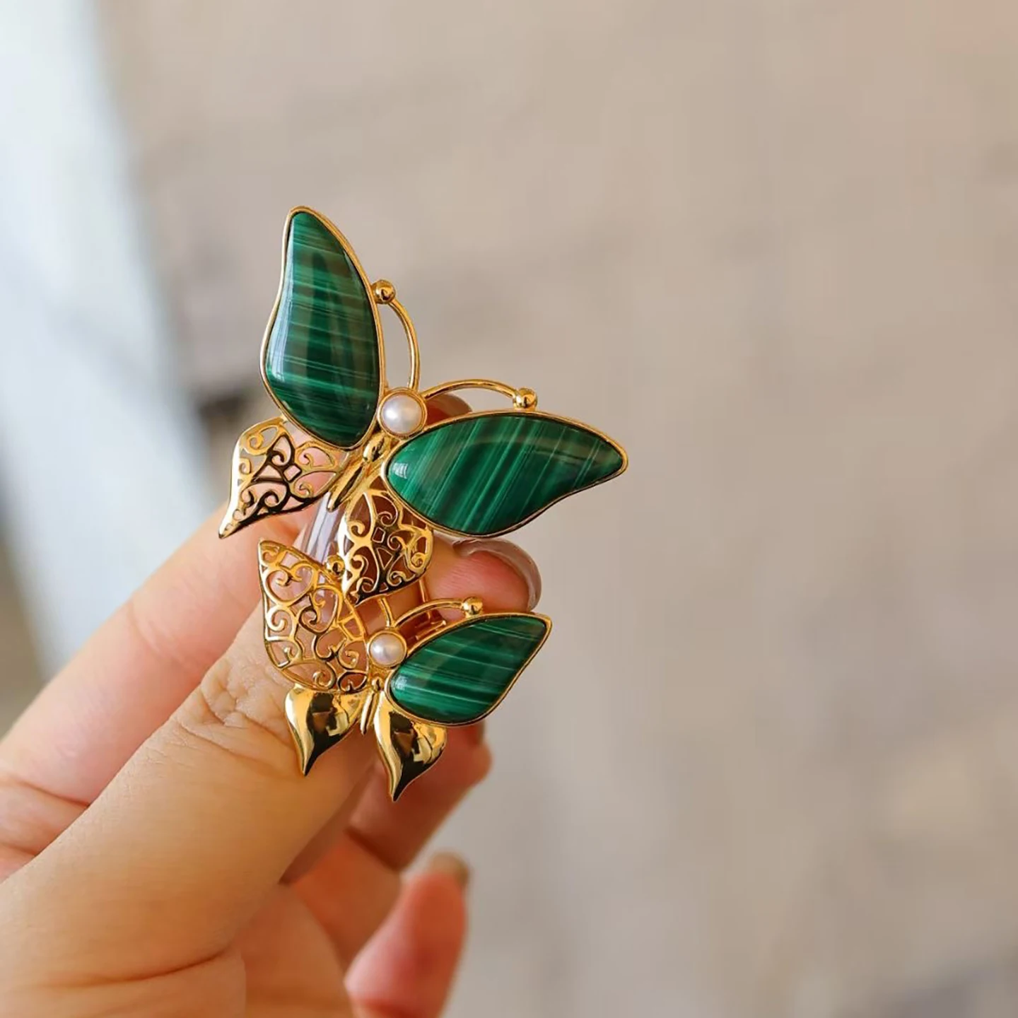 

Брошь из стерлингового серебра 925, двойная бабочка, натуральный малахит, женская роскошная женская дизайнерская винтажная брошь с бантиками для одежды