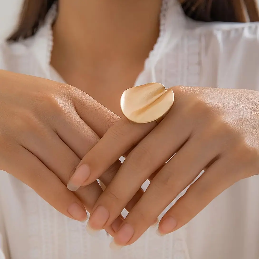 Lacteo 2024 anillo grande Irregular geométrico de moda para mujer, anillo de dedo de Color dorado mate, regalos de fiesta para mujer, joyería para niñas