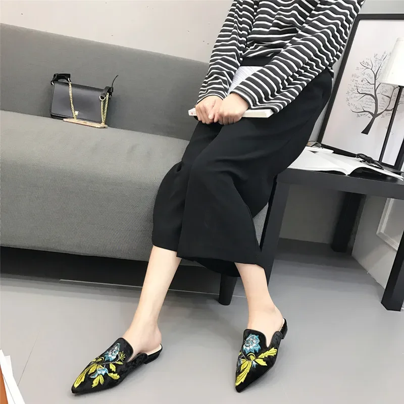 Fashion Embroidery Mules Women Fur Slides Half Slippers 3d Embroider Velvet Shoes Ladies Flats Flower Decoration Kendall